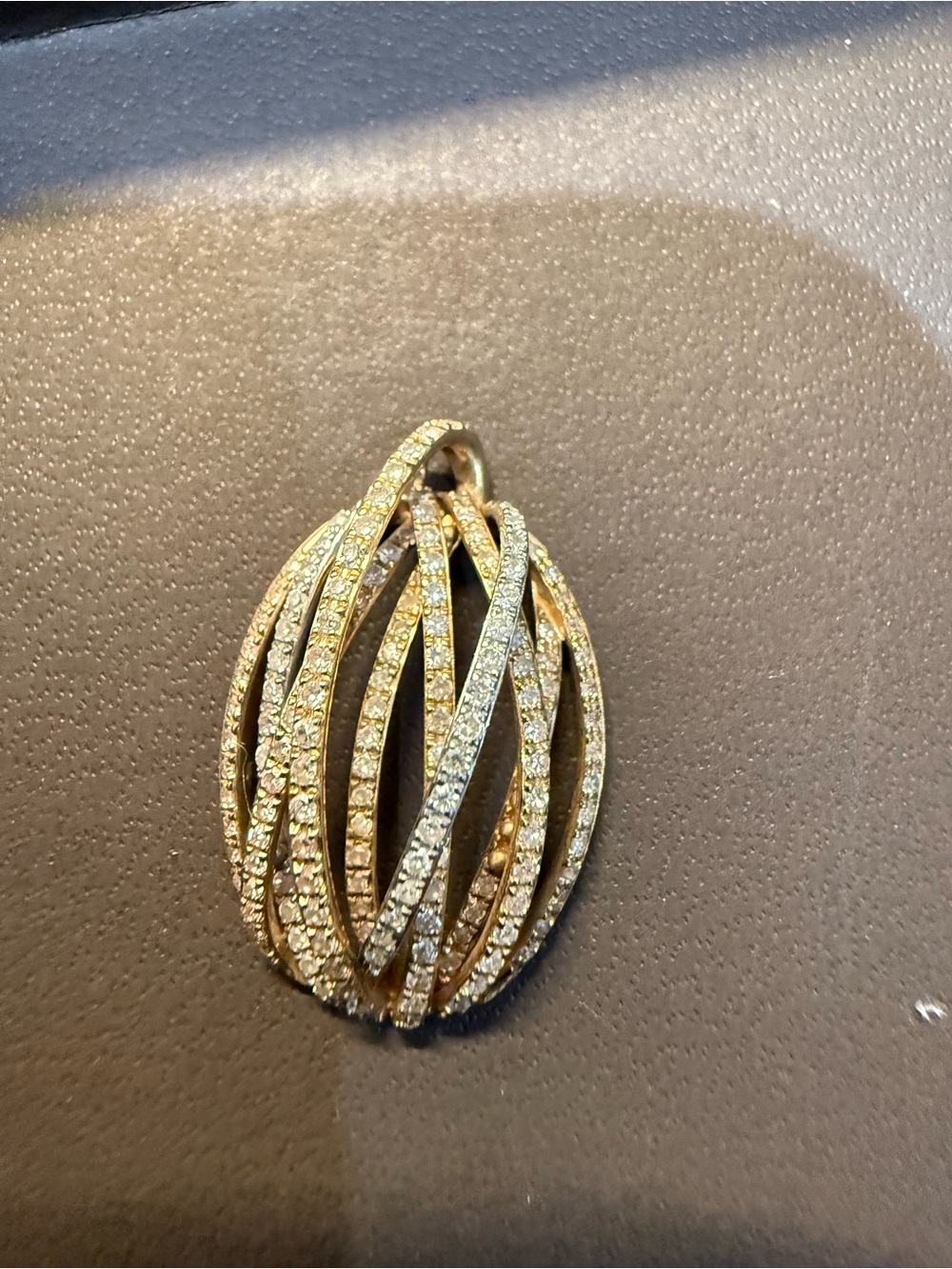 Diamond 18k Gold and white gold Twisted Pavé Pendant